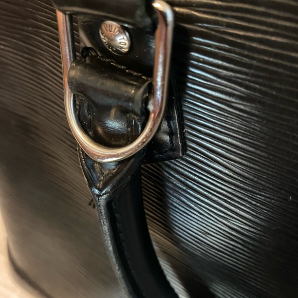 Louis Vuitton Alma MM Epi Leather Black Classic